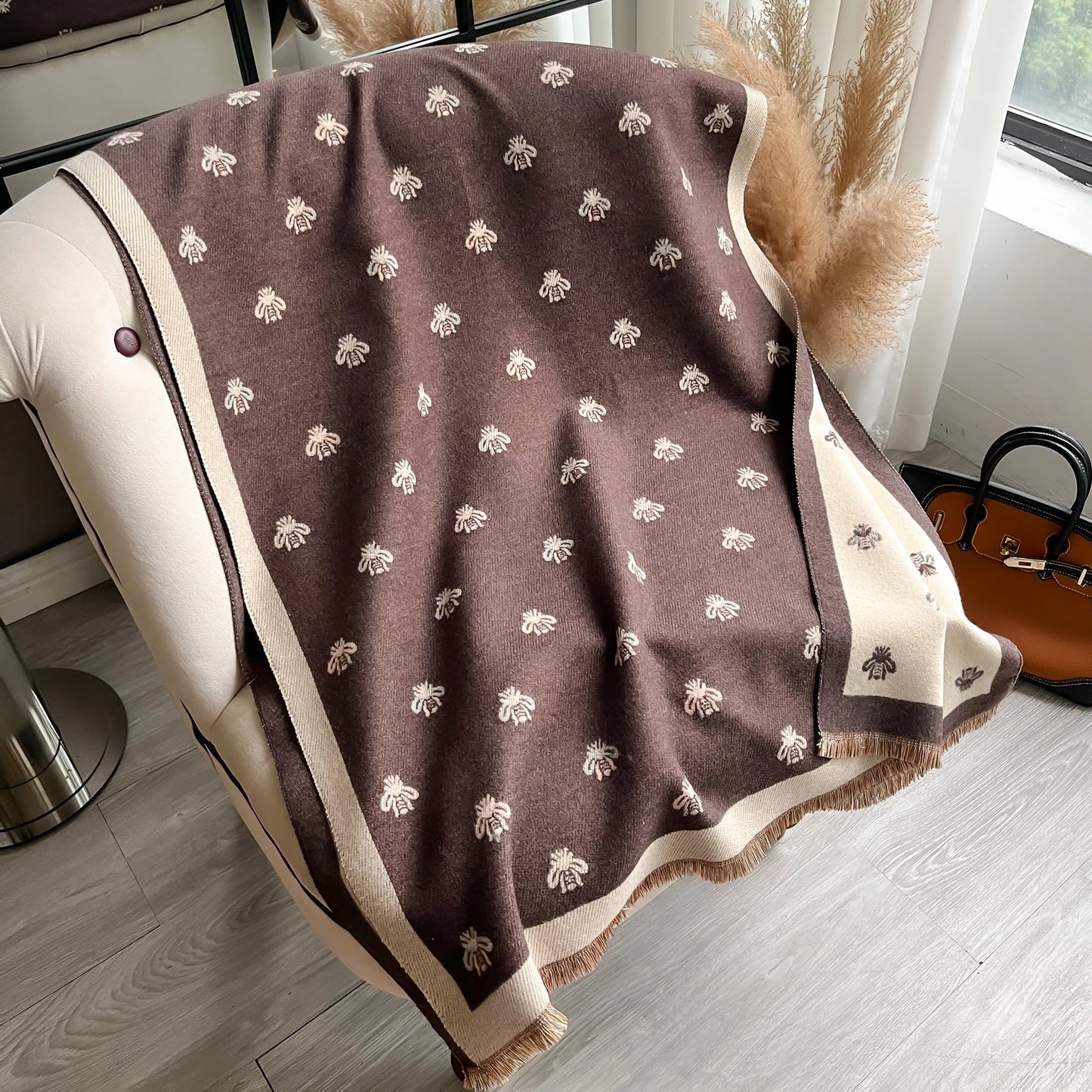 Luxury Bees Jacquard Winter Scarf – Winter 2025