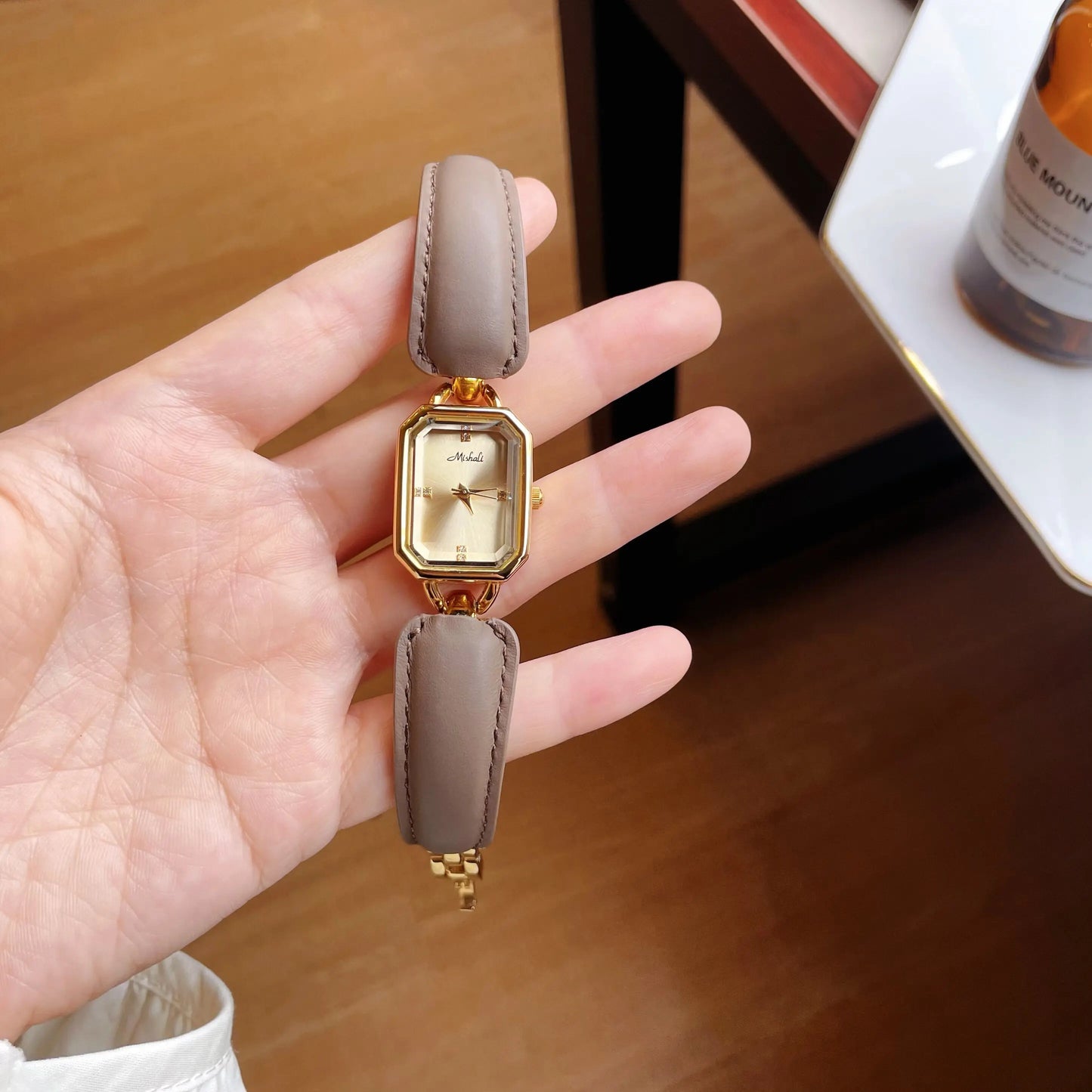 Retro French Quartz Watch – 2025 Collection