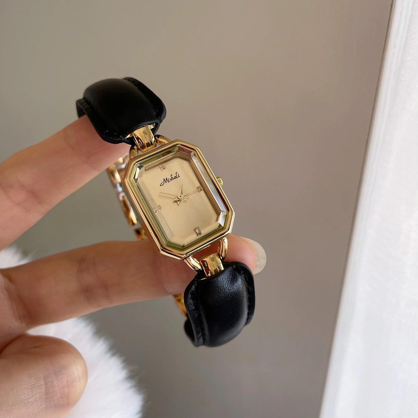 Retro French Quartz Watch – 2025 Collection