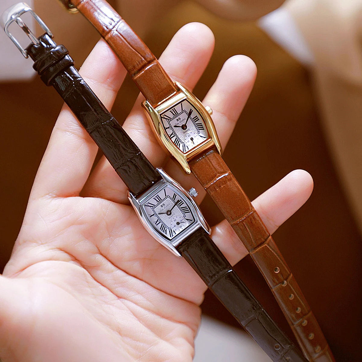 Retro Roman Dial Square Bracelet Watch – 2025 Collection