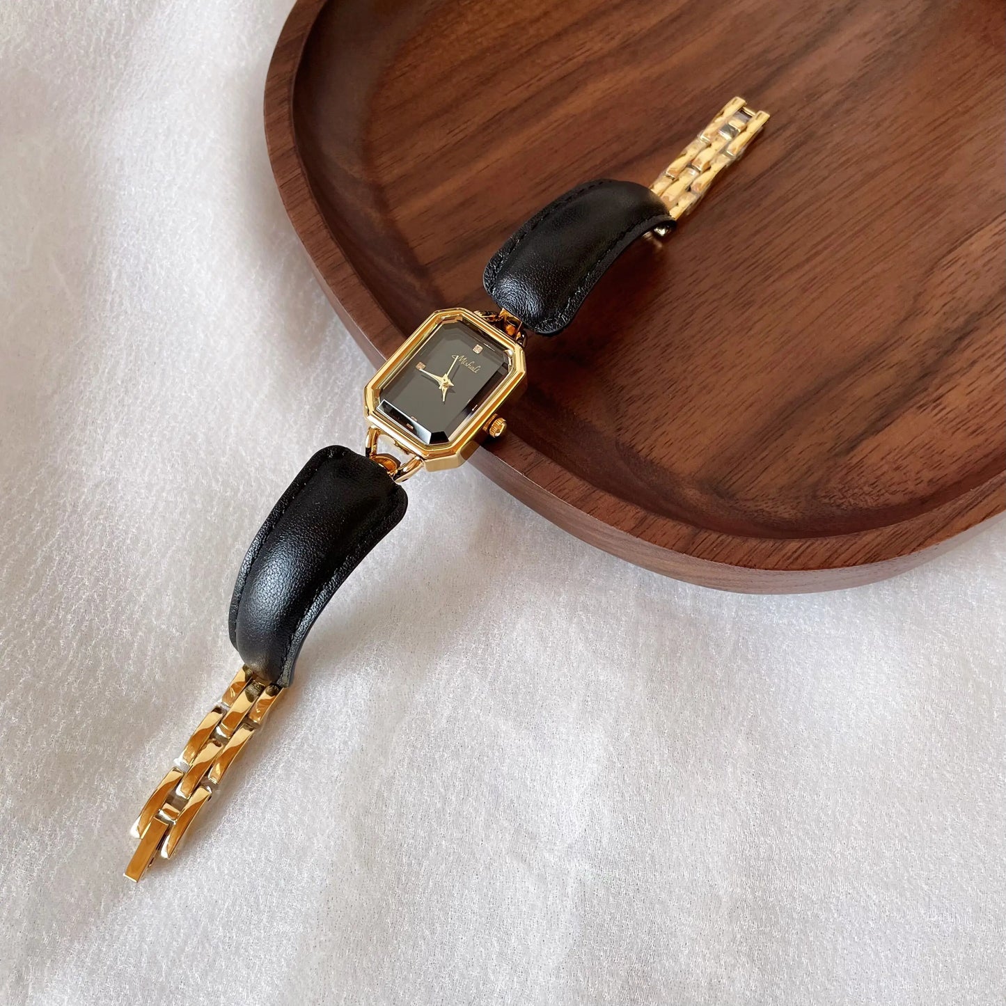 Retro French Quartz Watch – 2025 Collection