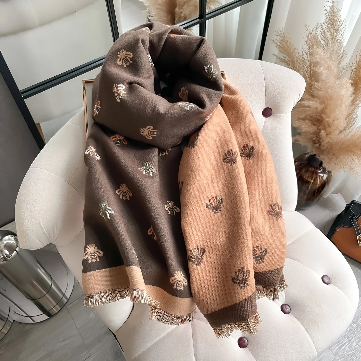 Luxury Bees Jacquard Winter Scarf – Winter 2025