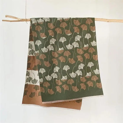 Elegant Ginkgo Leaf Winter Scarf – Autumn/Winter 2025
