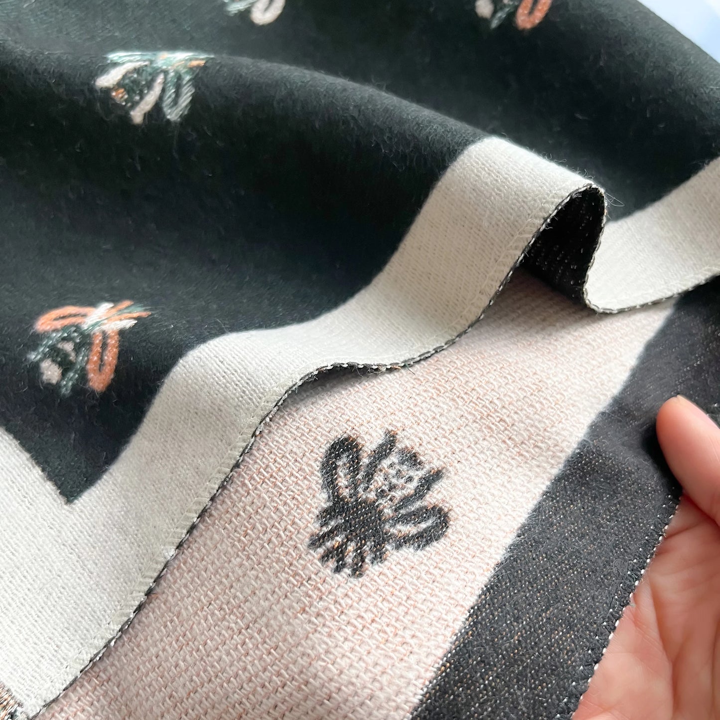 Luxury Bees Jacquard Winter Scarf – Winter 2025